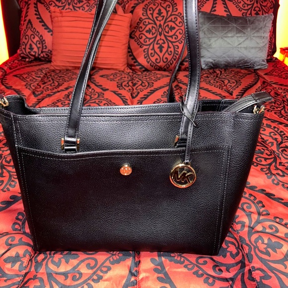 Brand New, Large Michael Kors purse - Picture 3 of 5